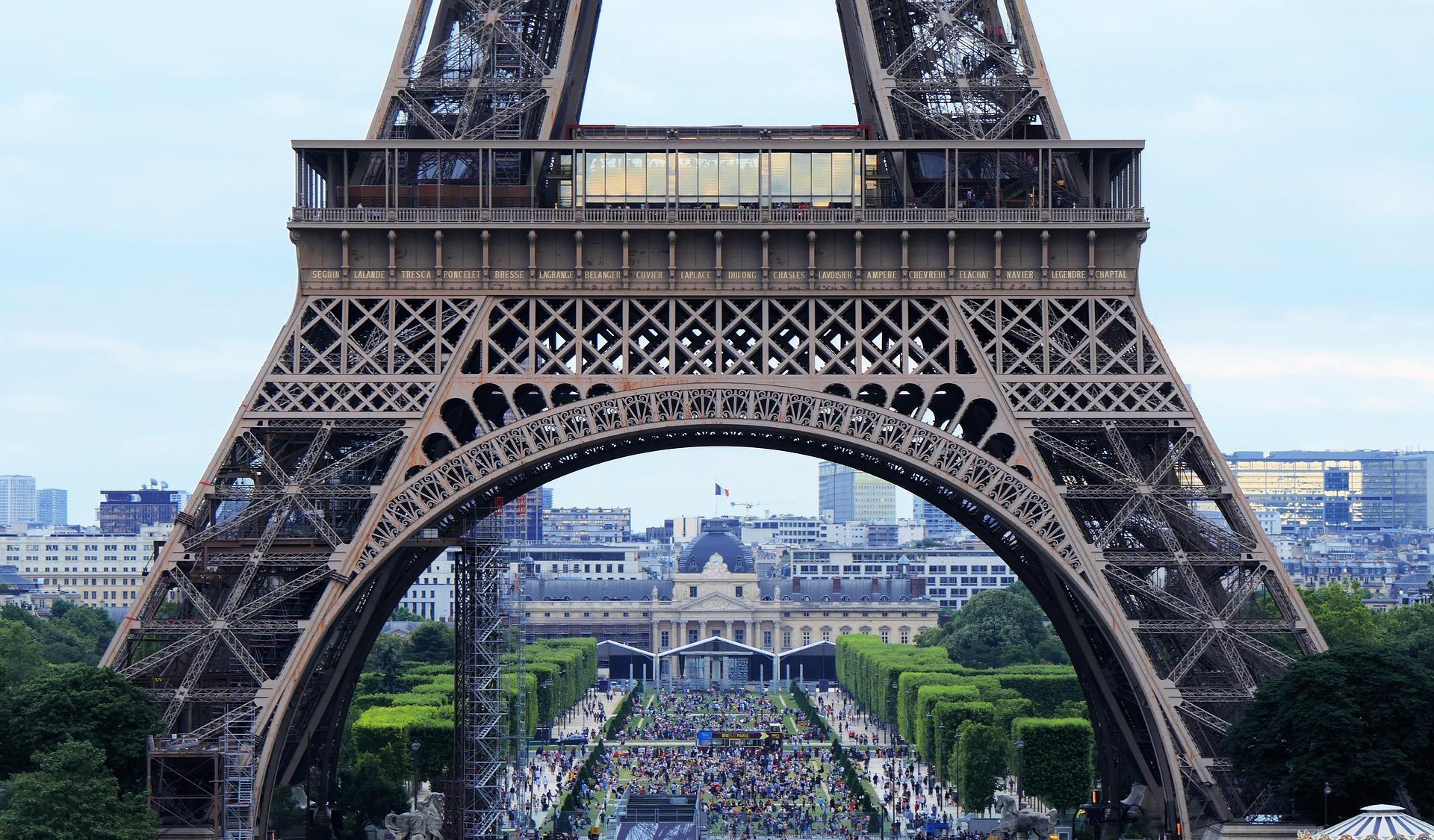 11834_eiffeltower4416700_1920_523800-1